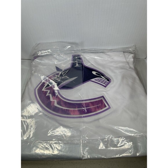 Size XL Fanatics Vancouver Canucks Hockey Fights Cancer Jersey 2024 NHL NEW - Picture 3 of 3